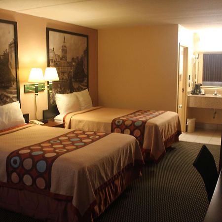 Super 8 By Wyndham Laurel Hotel Exterior foto
